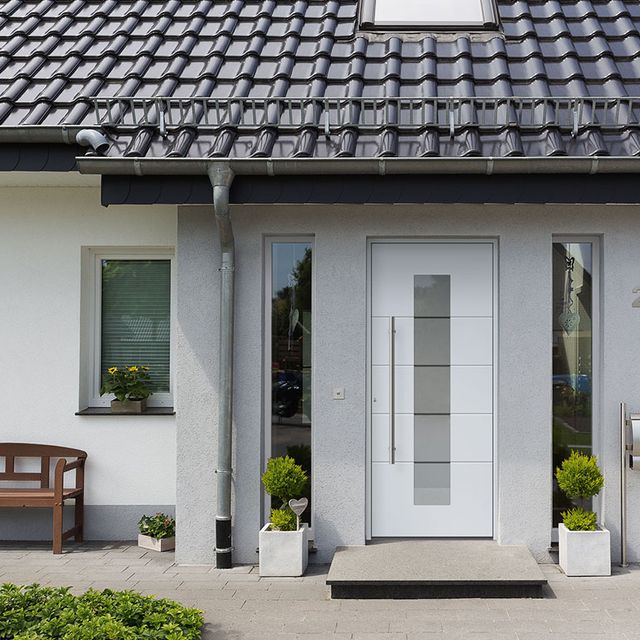Einbaubeispiele | Moderne Haustür in Farbe Weiß | KAPPELHOFF in Melle