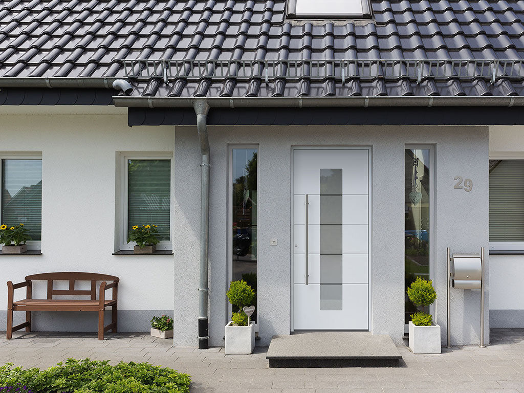 Einbaubeispiele | Moderne Haustür in Farbe Weiß | KAPPELHOFF in Melle